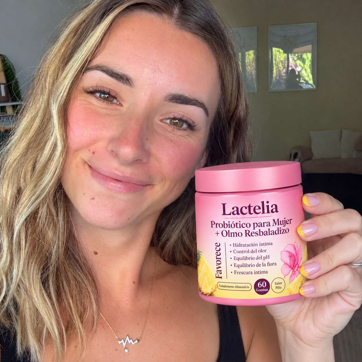 files/Selfie_lumineuse_avec_pot_Lactelia_a_l_ananas.png